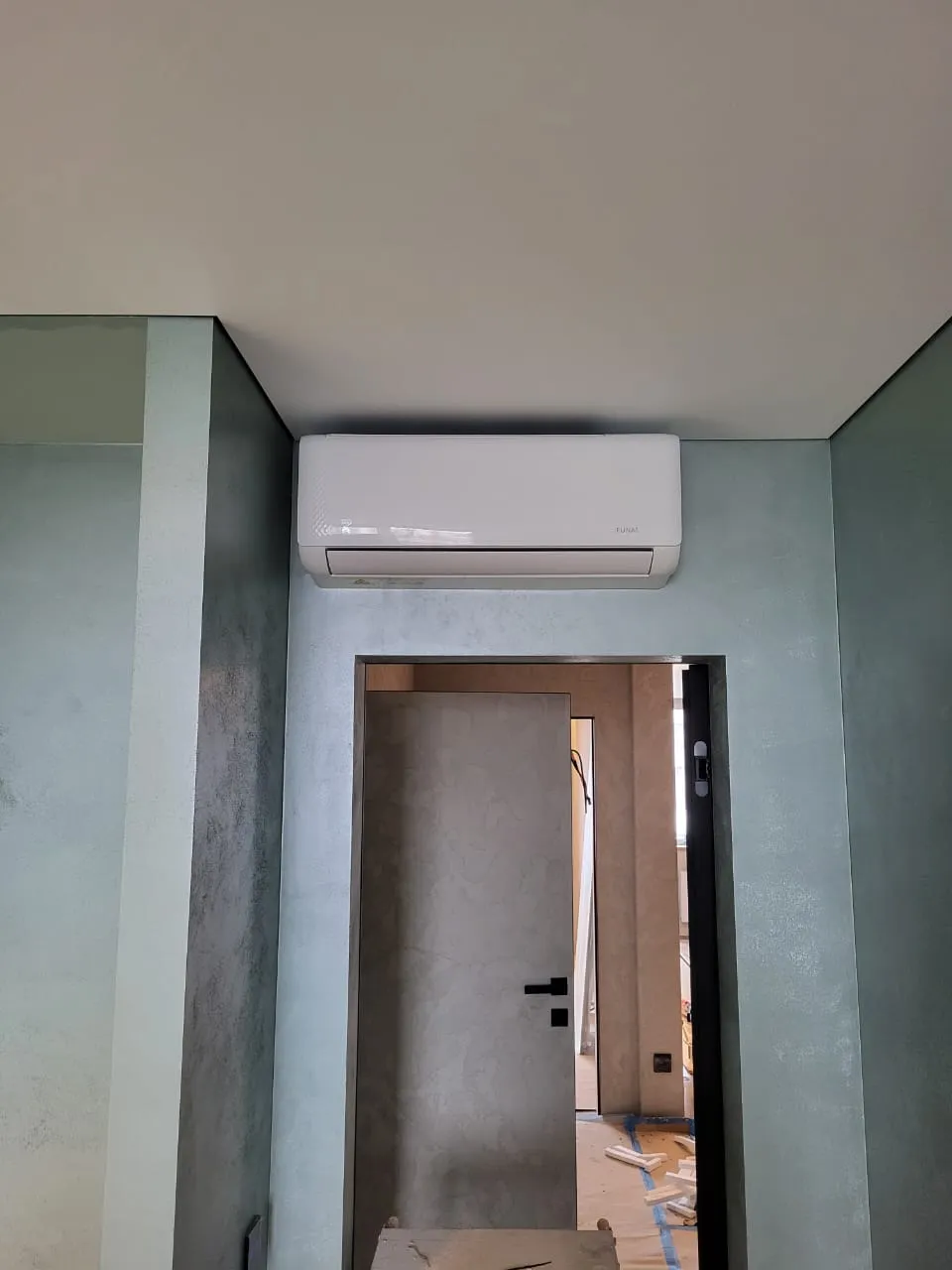 Монтаж мульти-сплит систем на Янино 1 Монтаж мульти-сплит систем на Янино 1