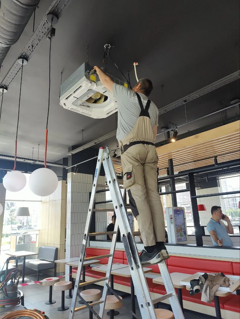 Rostic's на Гаккелевской улице Rostic's на Гаккелевской улице