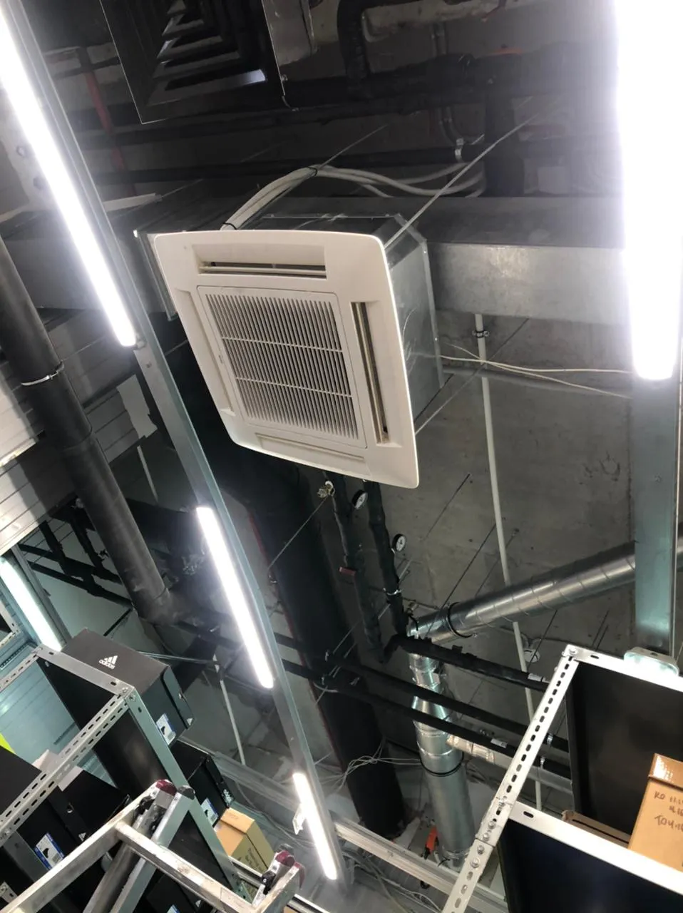 Adidas фанкойлы ТК Сенная Adidas фанкойлы ТК Сенная