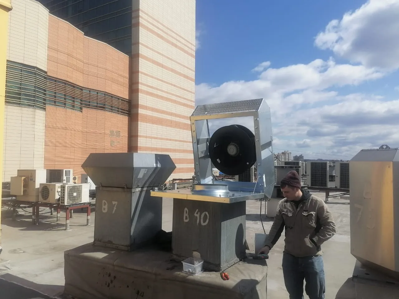 Rostic's на Каскадной "замена вентилятора" Rostic's на Каскадной "замена вентилятора"